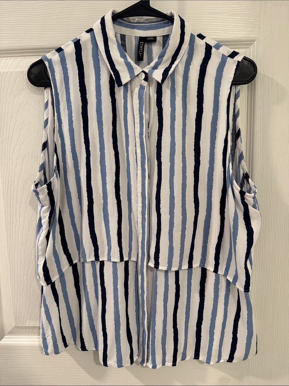 Eternal™ Sleeveless Striped Button-Down Shirt in Navy & Light Blue